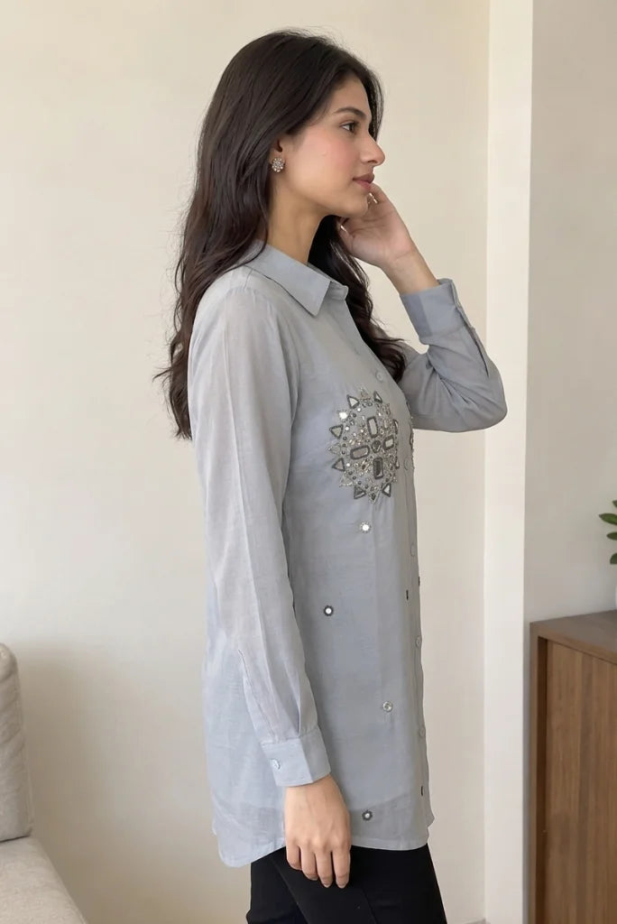 Full sleeves with buttoned cuffs and a classic spread collar