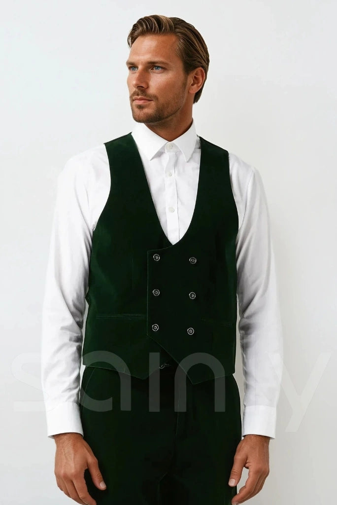 Luxurious velvet three-piece suit with tailored fit-side