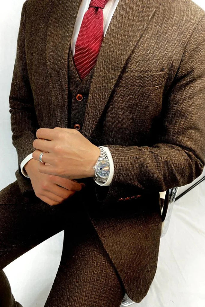 Men brown tweed suit-front