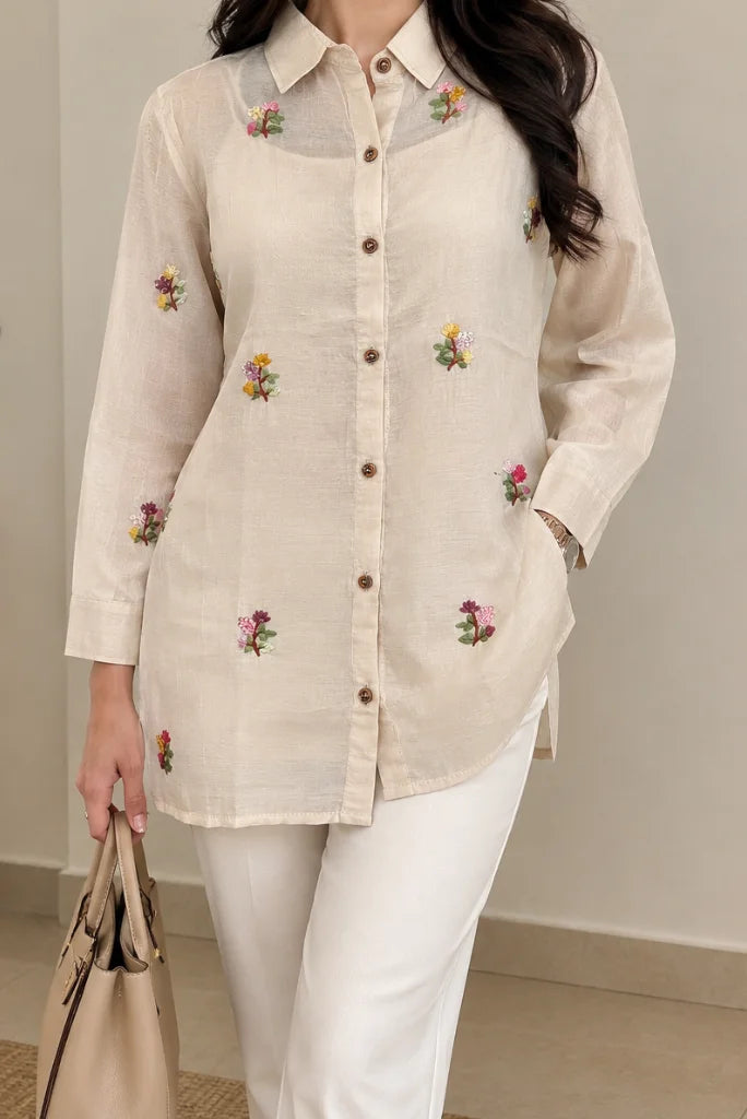 Point collar with wooden buttons