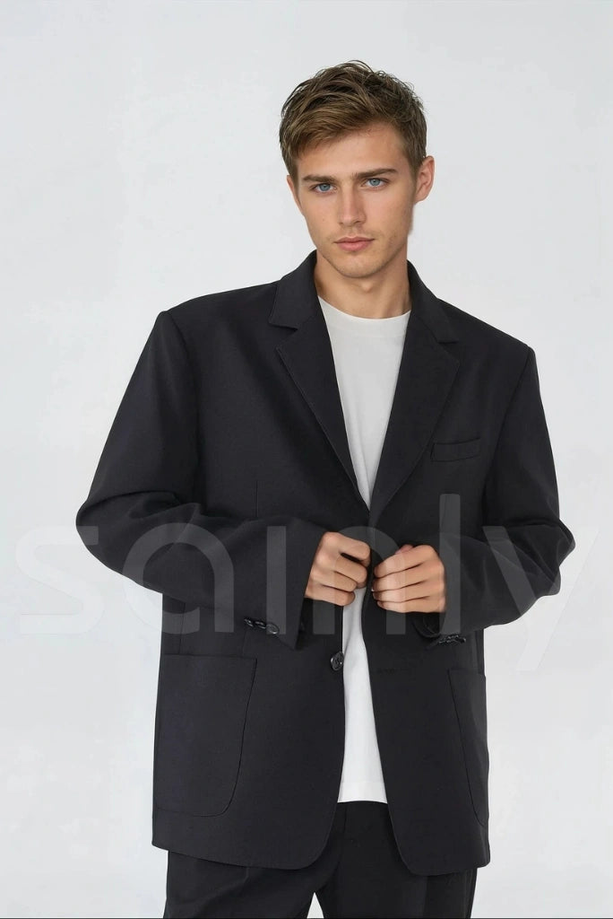Elegant welt and patch pockets on the front of men&