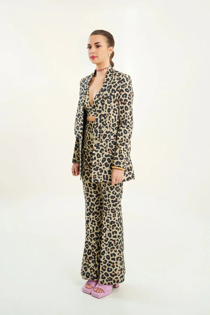 Women bold leopard print coordinated outfit